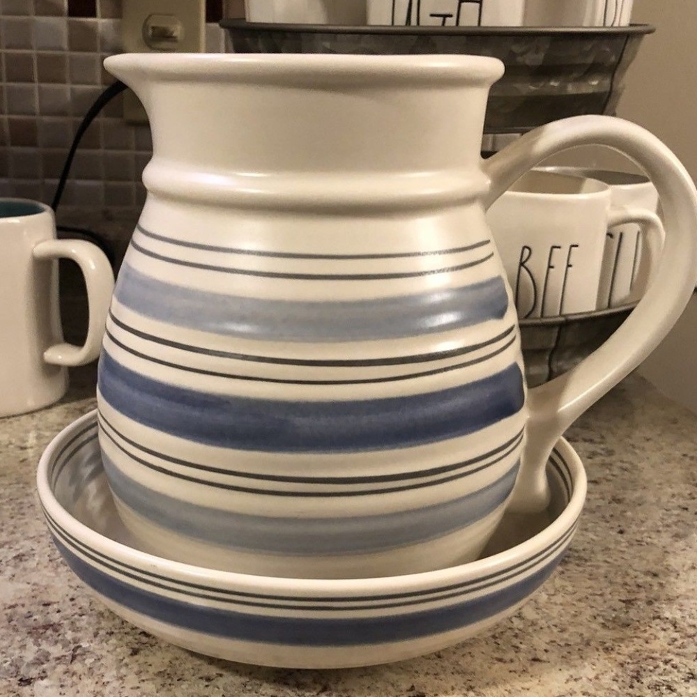 Pfaltzgraff Rio Water Pitcher And Basin